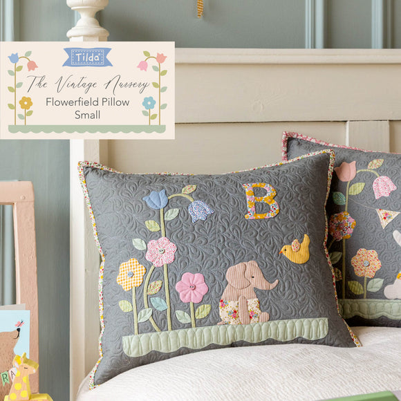 Flower Pillow Small Difficoltà: 🟣🟣⚪Dimensione: 47cm x 42cmCuscino con appliquètessuti Tilda Basics