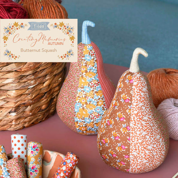 Le zucche butternut, carnose e succose, sono perfette per le decorazioni, soprattutto per le feste autunnali.I tessuti Creating Memories nella versione autinno saranno perfetti per cucirle.